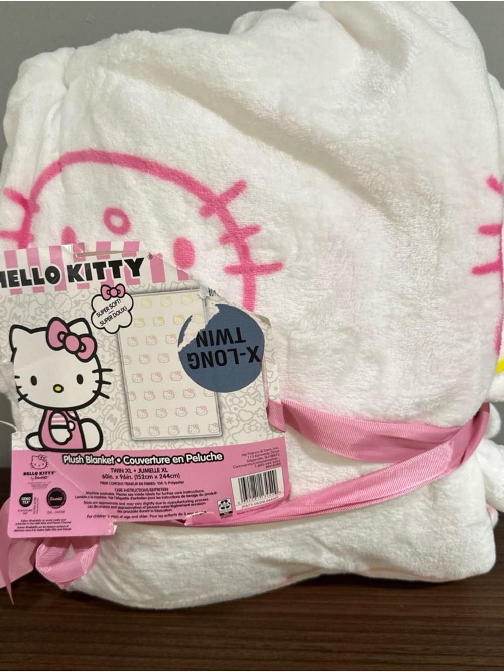 Hello Kitty White and Pink Hooded Plush Blanket - Picture 4 of 8